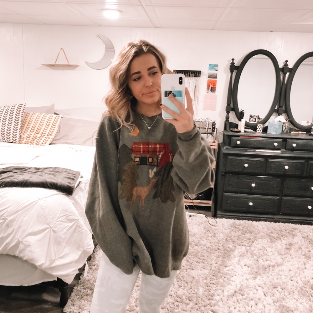 Vintage Cozy Crewneck!! - Picture 5 of 8